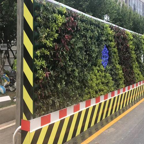新型绿植草坪墙体围挡高颜值亮相施工现场
